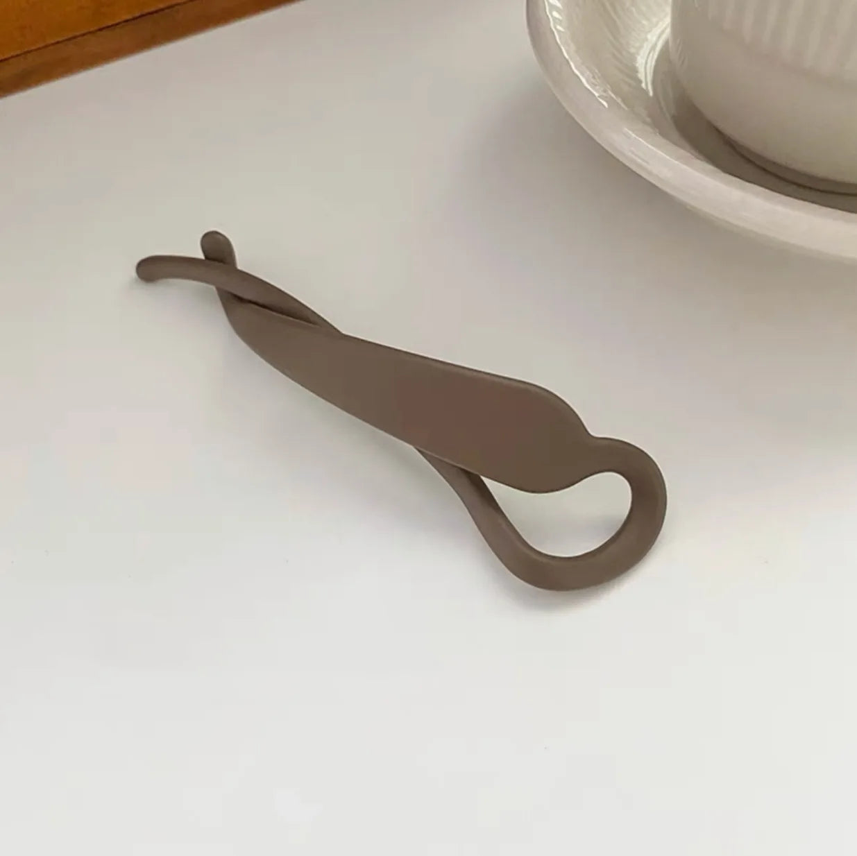 Minimalist Geometric Banana Clip